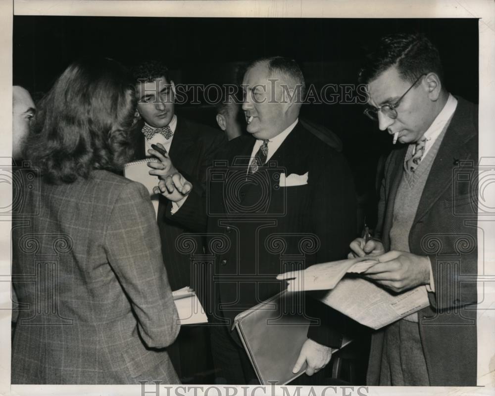 1946 Press Photo New York Asst. Sec. of State Spruille Braden talks to press NYC - Historic Images