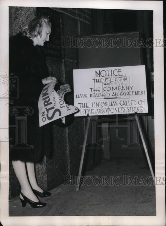 1946 Press Photo New York AT&T Operator Betty Schmidt rips up strike sign NYC - Historic Images