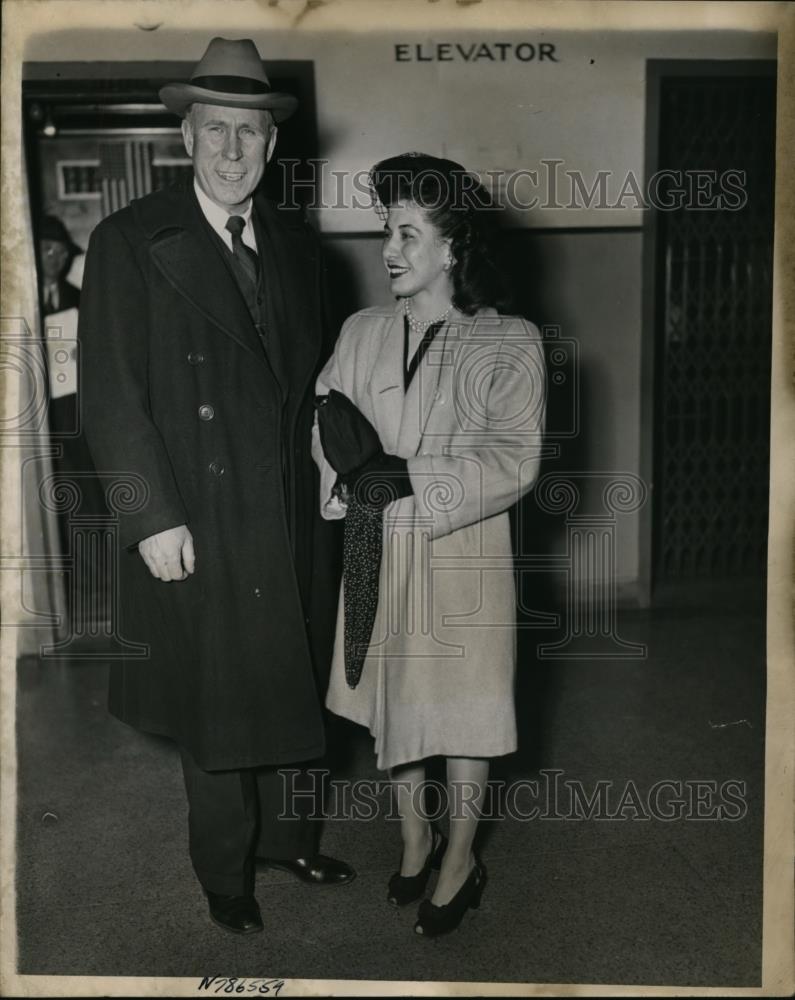 1946 Press Photo New York Josephine Kuchinski, Rev. Ernest F. Campbell NYC - Historic Images