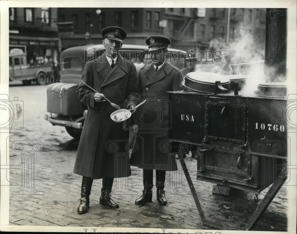 1933 Press Photo New York Reforestation workers fed by rolling Army kitchens NYC - Historic Images