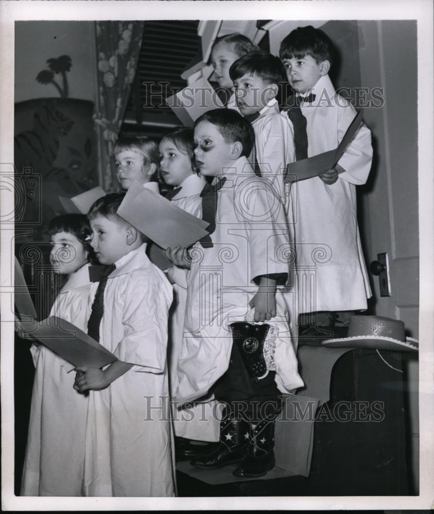1952 Press Photo New York Children's Aid Society choir, Christmas carols NYC - Historic Images