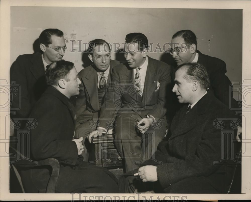 1946 Press Photo New York Lawyers for Western Union, strike hearings recess NYC - Historic Images