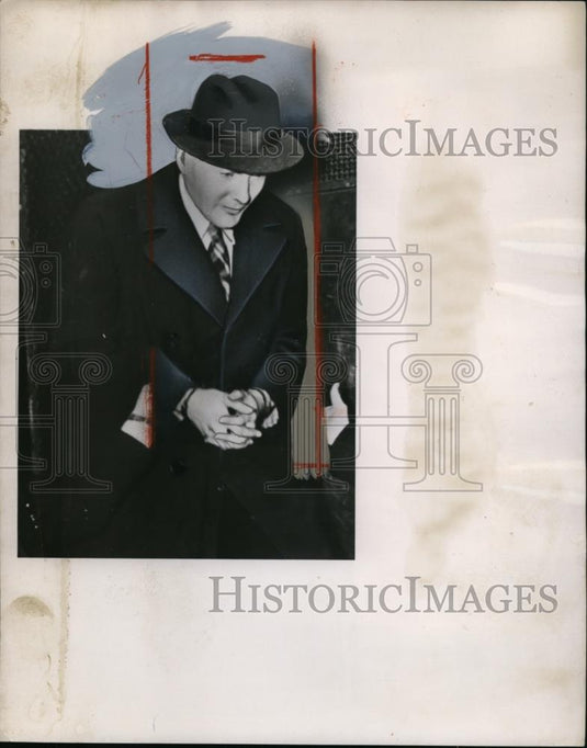 1953 Press Photo New York William Remington leaves Federal Marshall's van NYC - Historic Images