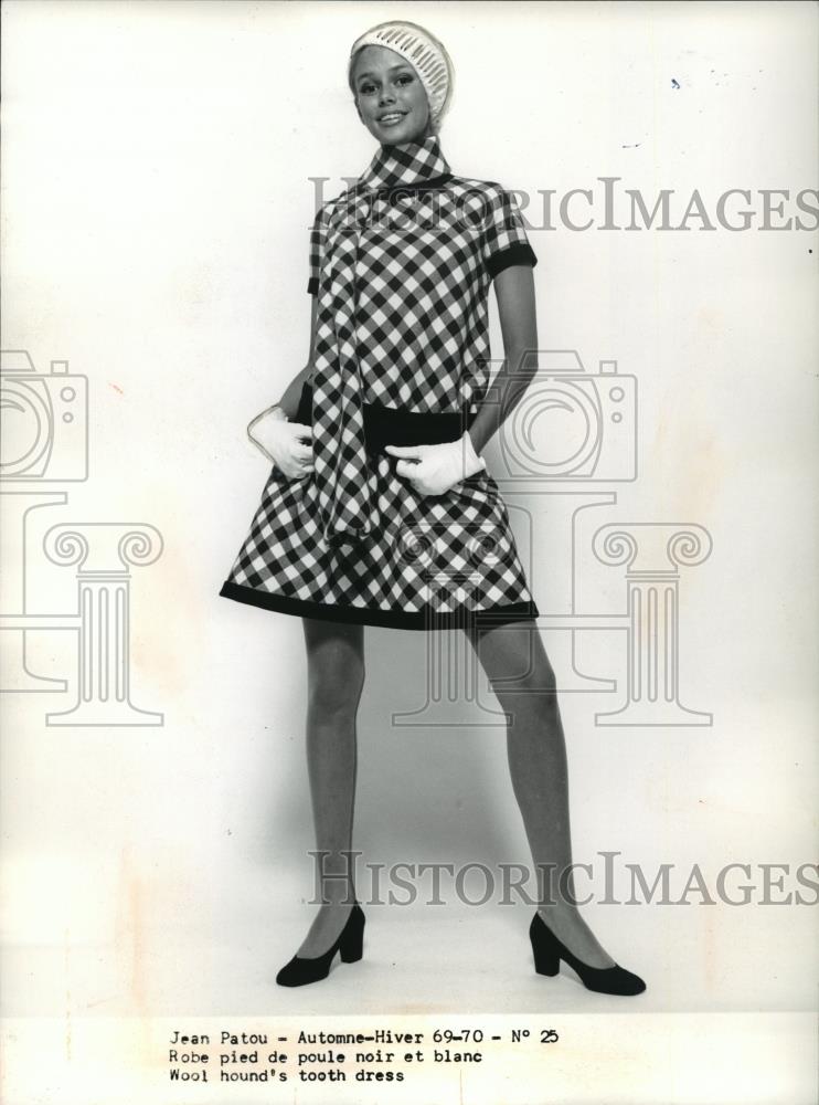 1969 Press Photo Paris&#39; Jean Patou&#39;s Wool Hound&#39;s Tooth Dress - cvb71963 - Historic Images