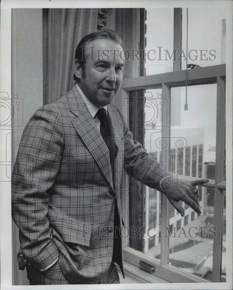 1975 Press Photo Jim Lovell. - cvb71836 - Historic Images