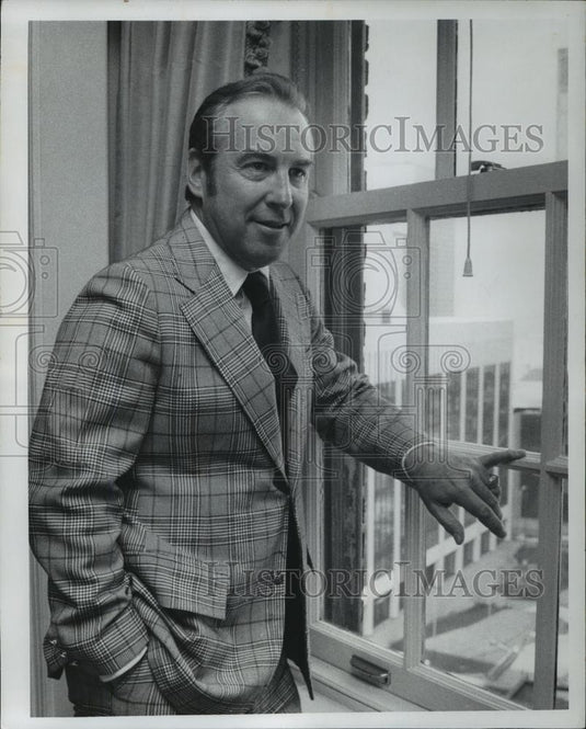 1975 Press Photo Jim Lovell. - cvb71836 - Historic Images