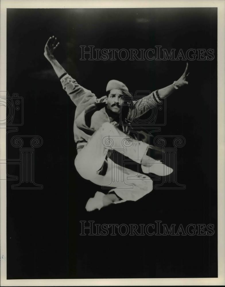 1986 Press Photo Alvin Ailey American Dance Theater-The Stack Up, Gary DeLoatch - Historic Images