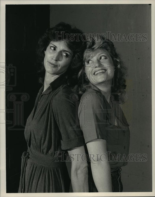Press Photo Susan Pilon and Lisa Lewis star in "Betty and Veronica" - Historic Images