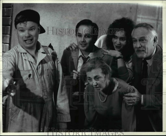 1990 Press Photo The cast of "Black Comedy" performs at Huntington Playhouse - Historic Images