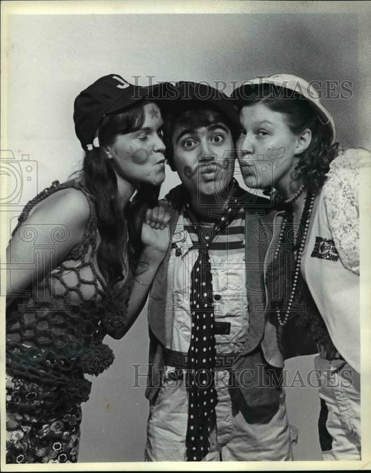 1980 Press Photo Jeri Fogleson (L), Charles Hakaim & Caroline Gehrke in Godspell - Historic Images