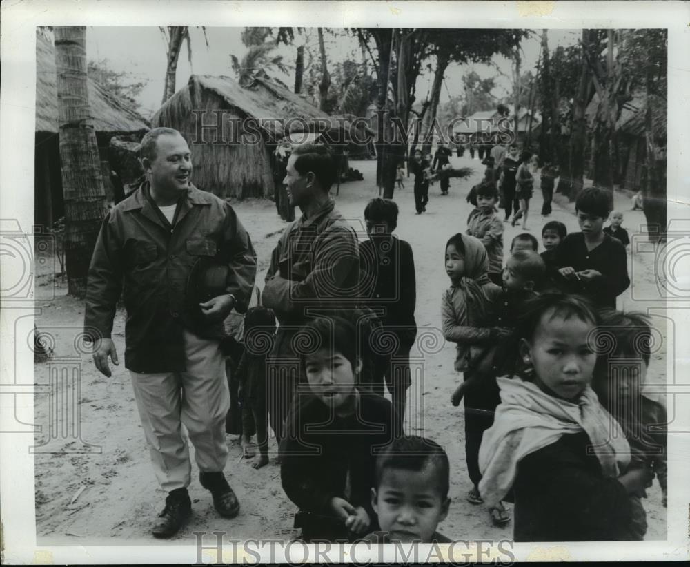 1967 Press Photo Now Aid Representative Phil Gaddis and escapees from Viet Cong. - Historic Images