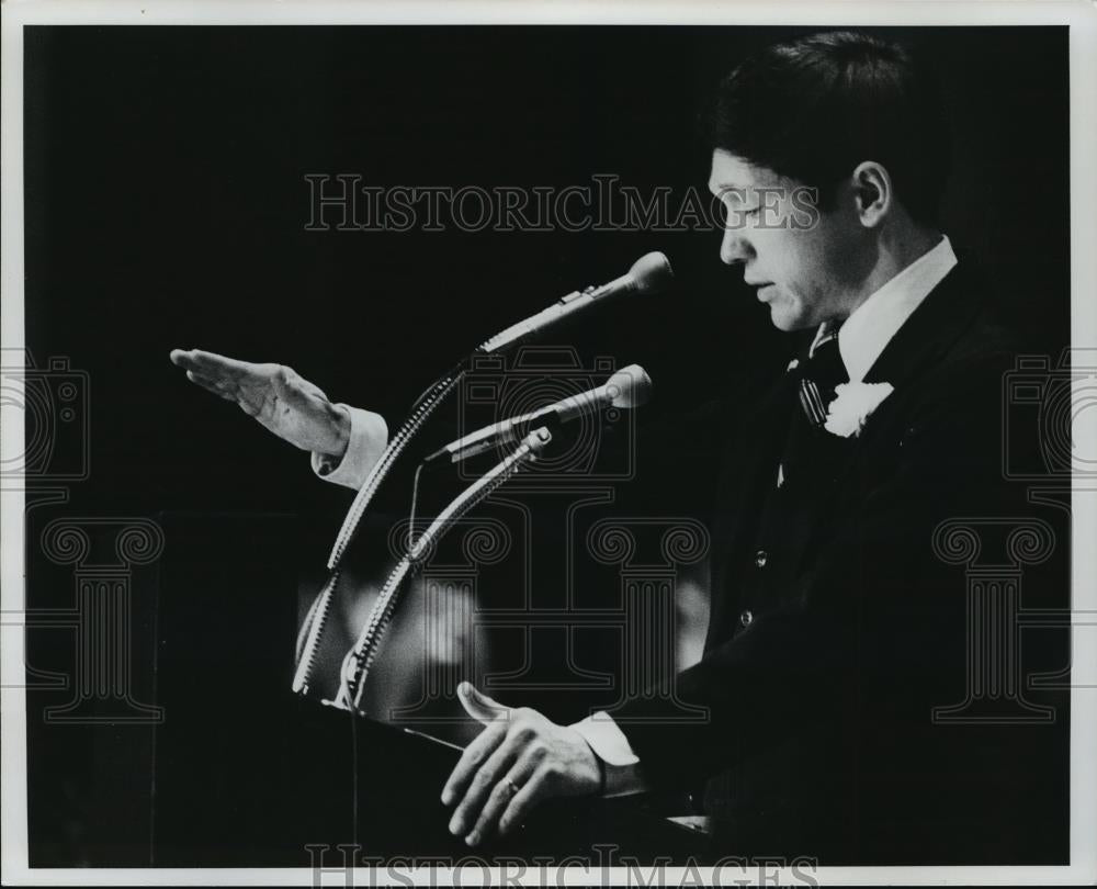 1977 Press Photo Dennis Kucinich Inauguration speech - cvb70774 - Historic Images