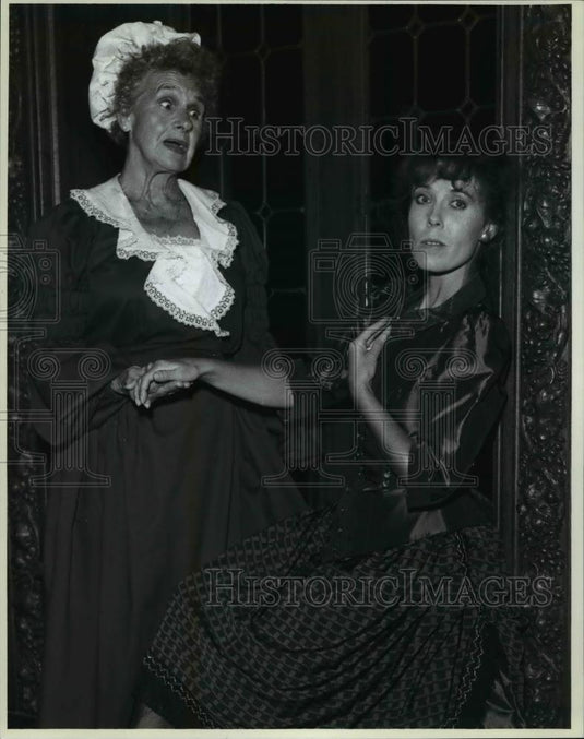 1987 Press Photo Elizabeth (Elizabeth Ball) & mistress (Maryann Nagel) - Historic Images