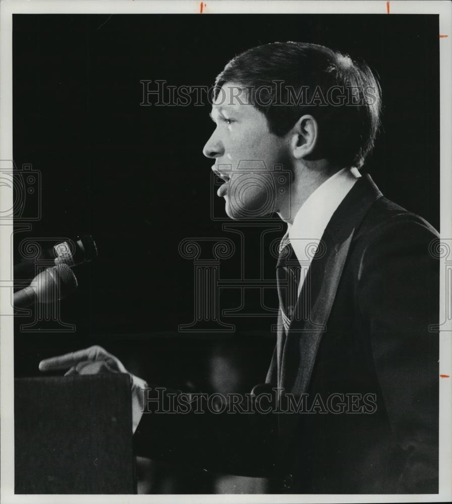 1977 Press Photo Dennis Kucinich-CSU 1st debate - cvb71463 - Historic Images