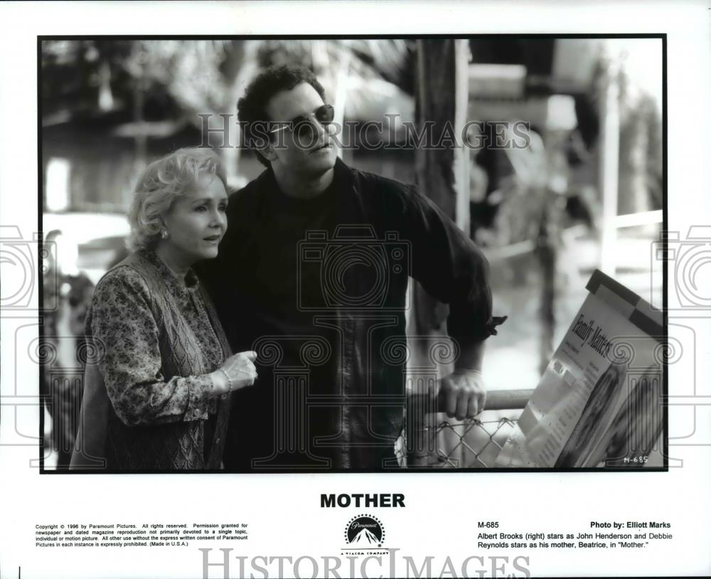 Press Photo Albert Brooks and Debbie Reynolds-Mother movie - cvb68400 - Historic Images