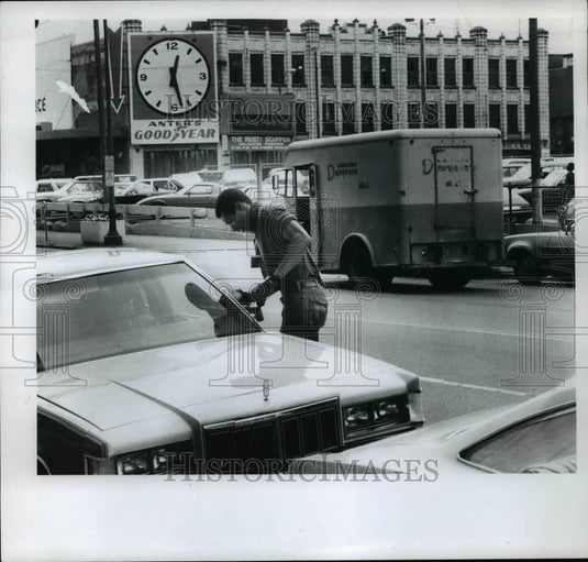 Press Photo Jerry D Lindsay- Auto Theft 14th & Euclid - cvb69395 - Historic Images