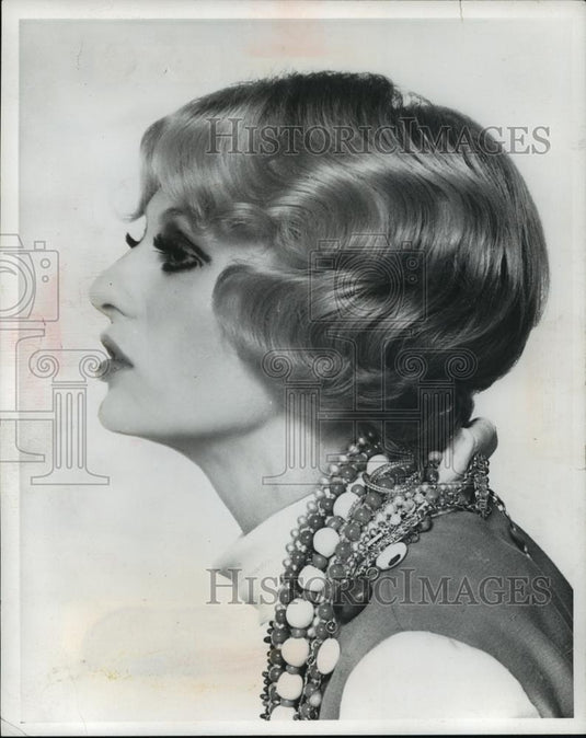 1969 Press Photo 30's hair fashion returns in 1969 - cvb71807 - Historic Images