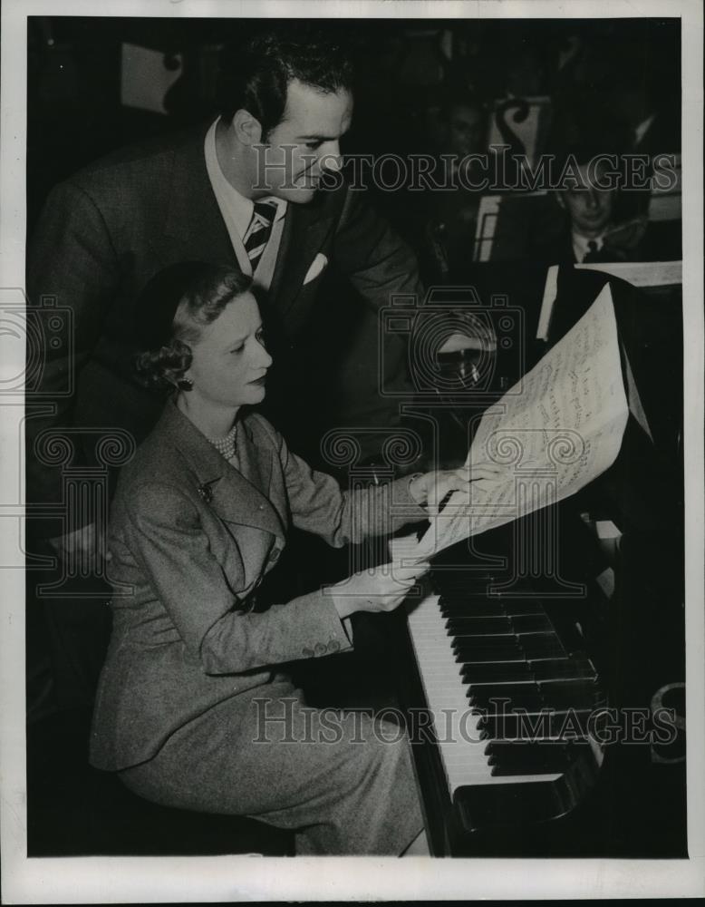 1950 Press Photo Elizabeth Firestone, pianist, Paolo Silveri, operatic signor - Historic Images