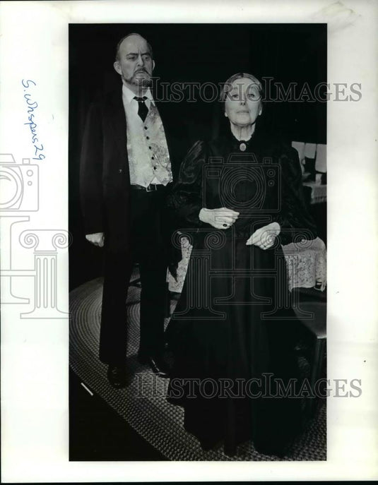 1988 Press Photo Don McMillan and Mary Bennett cast members of "Mrs. Lincoln" - Historic Images