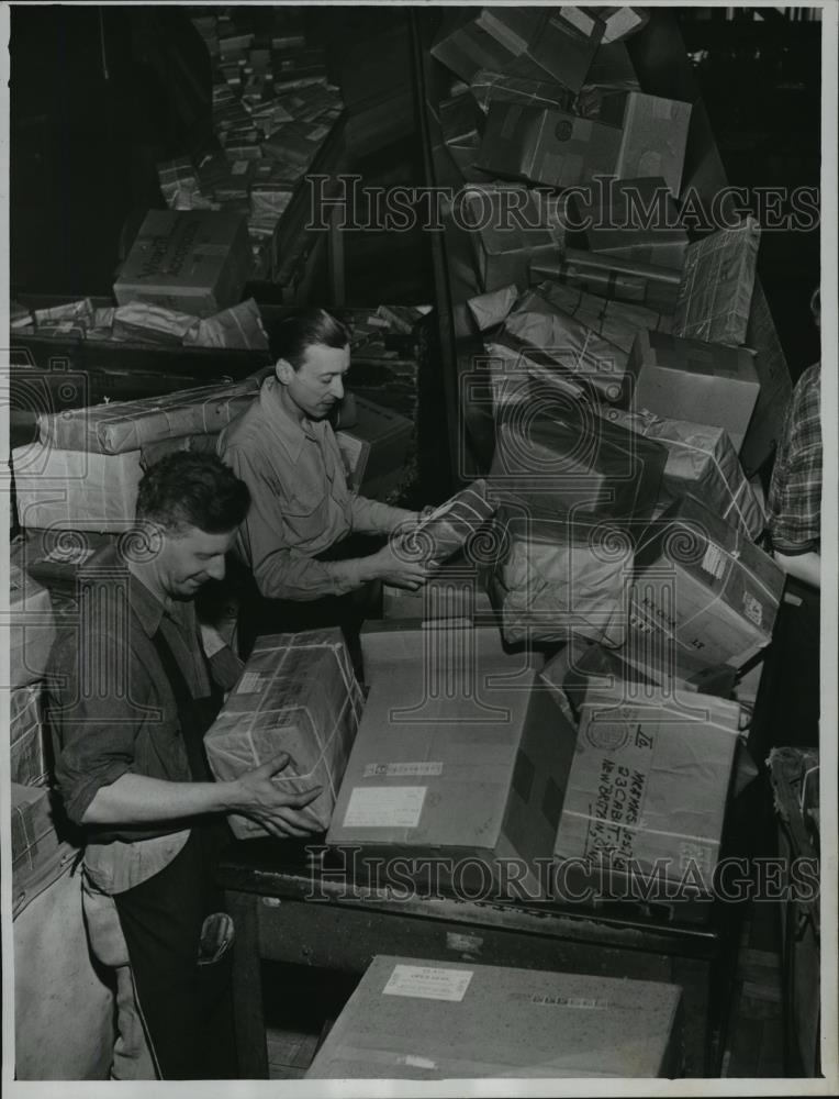 1948 Press Photo Christmas packages being sorted at Post Office. - cvb73397 - Historic Images