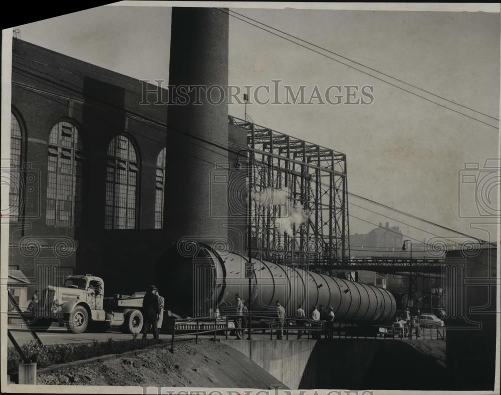 1951 Press Photo Standard Oil Company, Broadway Plant - cvb71059 - Historic Images