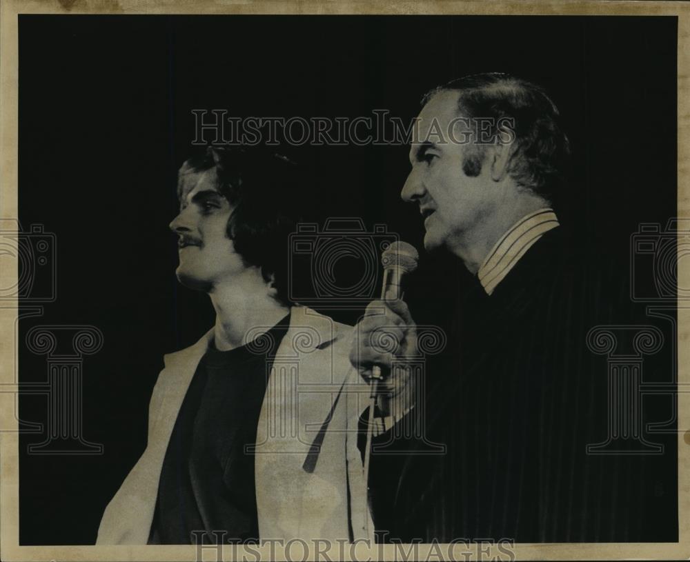 1972 Press Photo James Taylor and Senator George McGovern - cvb73245 - Historic Images