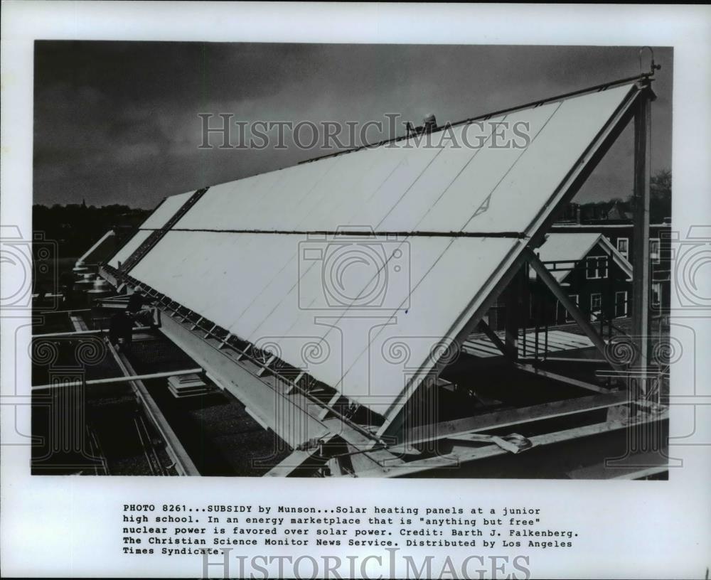 1971 Press Photo Solar heating panels at a junior high school. - cvb69090 - Historic Images