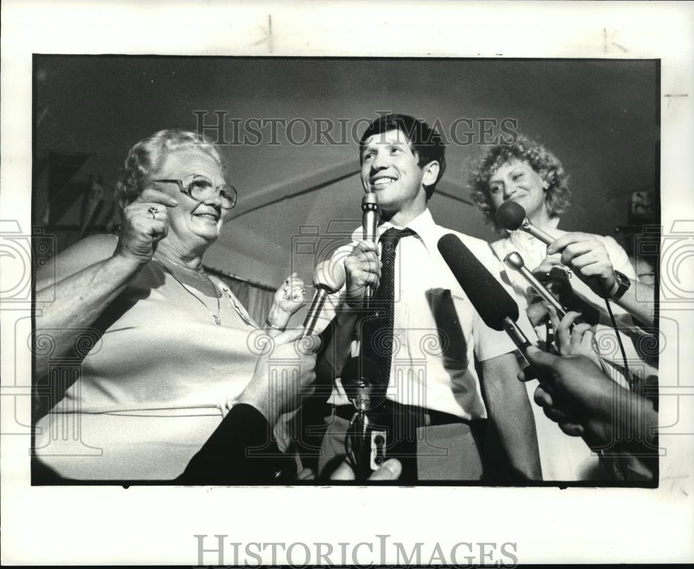 1983 Press Photo Dennis Kucinich-victory party at Falcons Nest - cvb70785 - Historic Images