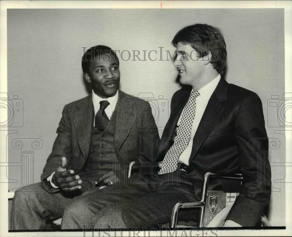 Press Photo Paul Warfield &amp; Skip Wilkins (In Chair) - cvb69174 - Historic Images
