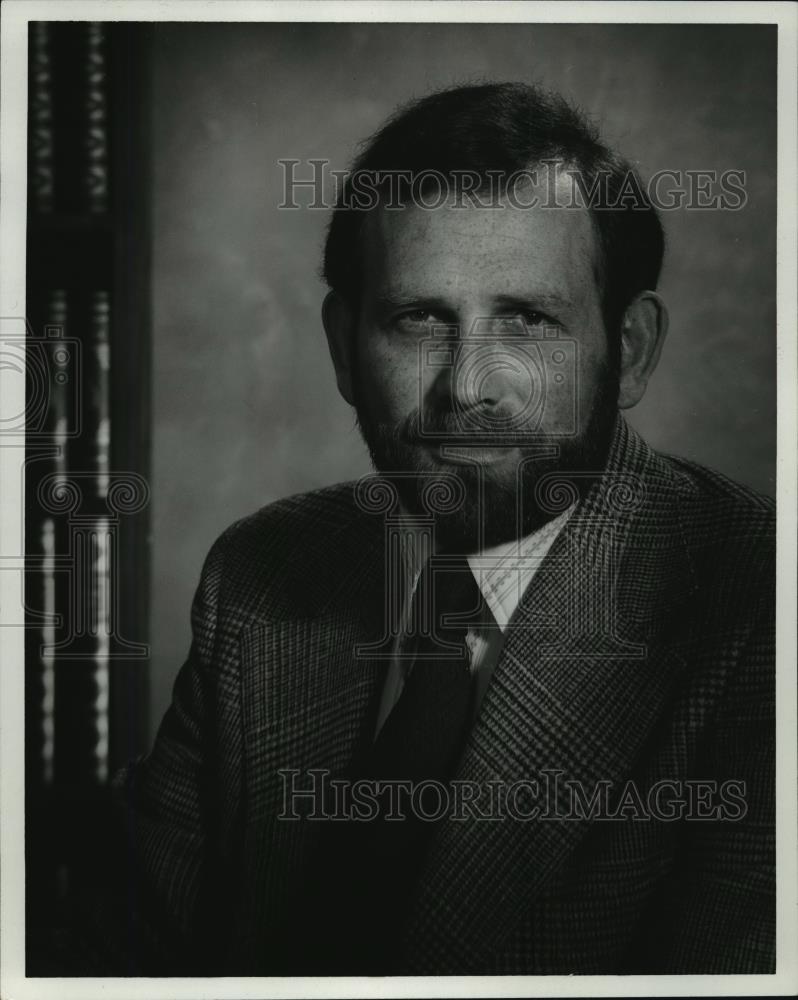 1976 Press Photo Dr Robert Birnbaum, Chancellor UW-Oshkosh  - mja11043 - Historic Images