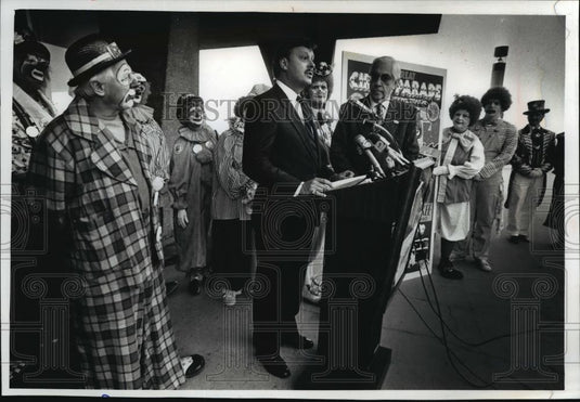 1990 Press Photo Clowns from the Great Circus Parade & Ben Barkin - mja09848 - Historic Images