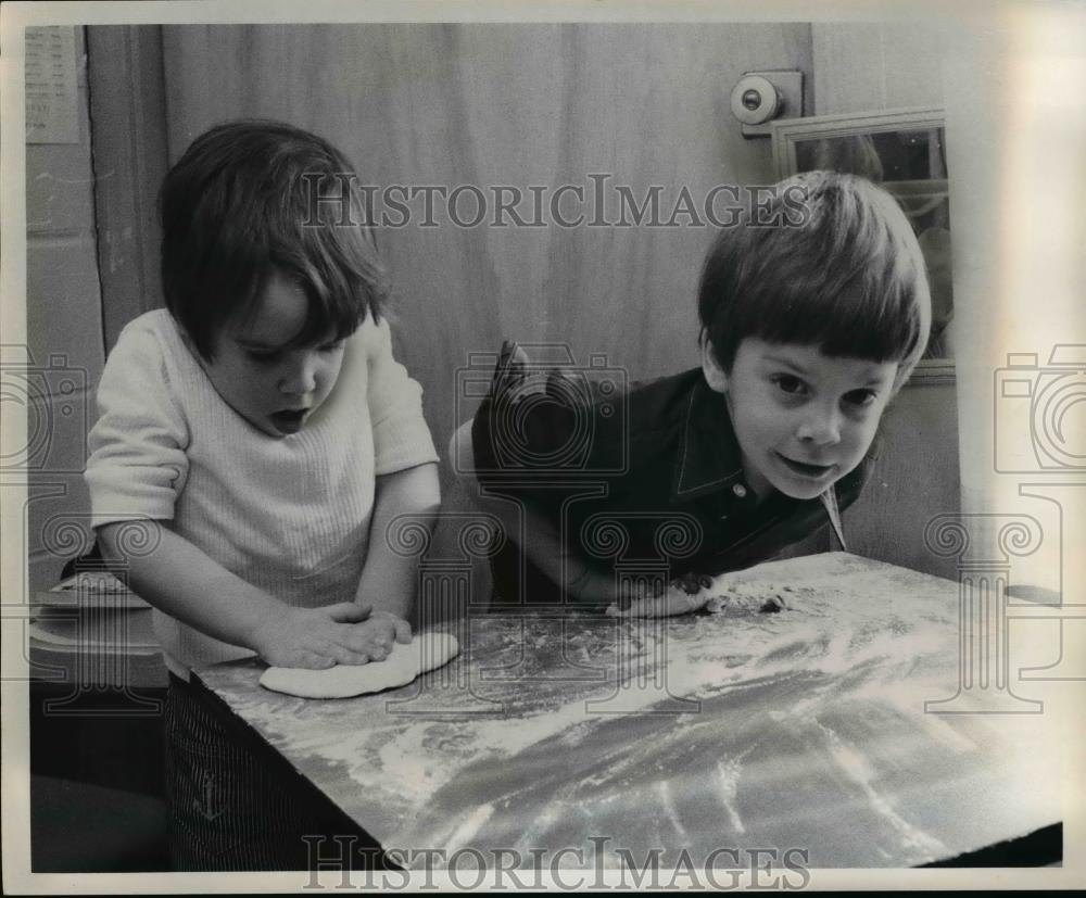 1973 Press Photo Children making bread at Montessori School  - cvb58528 - Historic Images