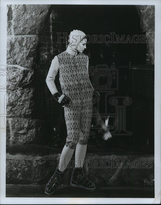 1966 Press Photo 1966 Ski fashion - cvb71250 - Historic Images