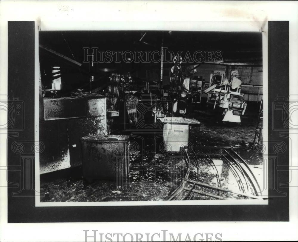 1985 Press Photo: Arson destroys equipment at Prestige American Foods&#39; - Historic Images