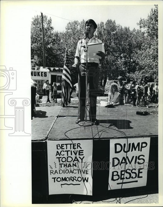 1979 Press Photo Dennis Kucinich (Groups) speaking at Nuke Rally - cvb71536 - Historic Images
