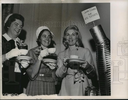 1964 Press PhotoL-R: Mrs Edward Jo Cohara, Mrs Jonah Glenn & Mrs Scott Carpenter - Historic Images