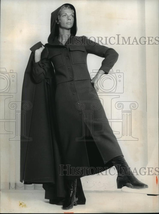 1970 Press Photo Paris fashions for 1970. - cvb71822 - Historic Images