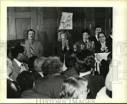 1979 Press Photo Dennis Kucinich, muny light & City Tax Vote - cvb70588 - Historic Images