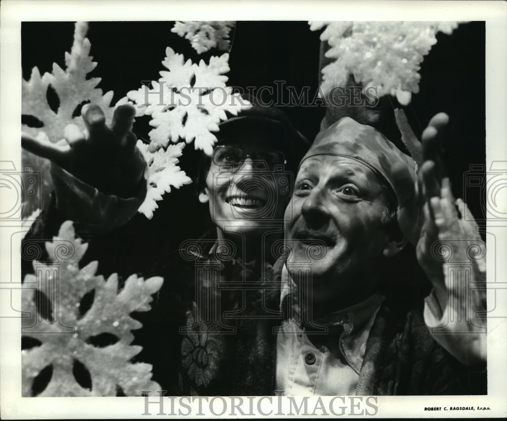 1986 Press Photo Caryle B Owens and Wayne S. Turner in A Christmas Carol. - Historic Images