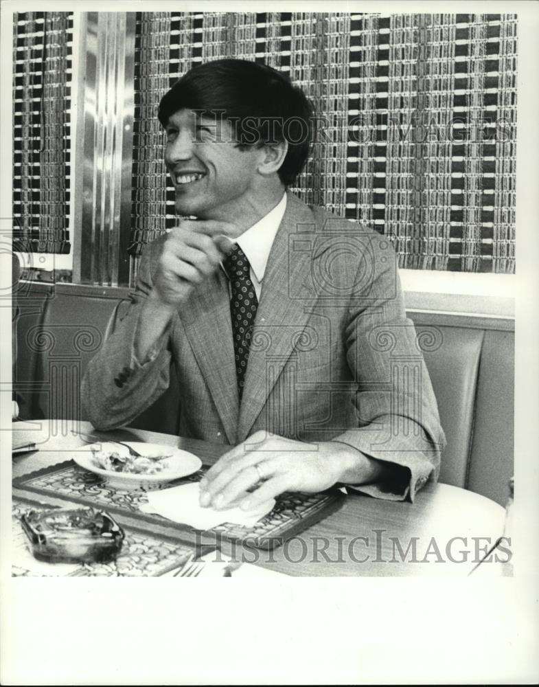 1980 Press Photo Dennis Kucinich at Touh&#39;s. - cvb71287 - Historic Images