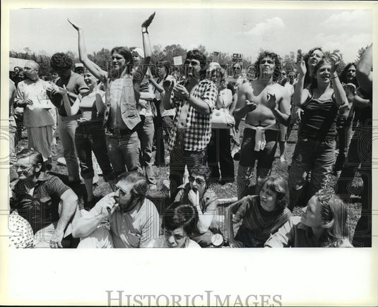 1979 Press Photo Applause for Kucinich at Atomic Power demonstration - cvb70663 - Historic Images