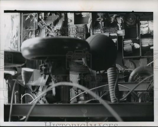 1968 Press Photo Paris Left Bank-Boutique on Left Bank called Turlututu. - Historic Images