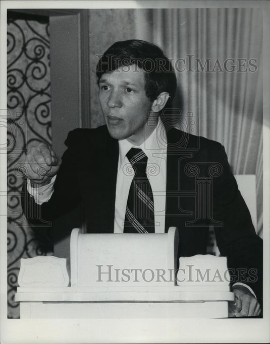 1977 Press Photo Dennis Kucinich-Republican Caucus  - cvb71474 - Historic Images