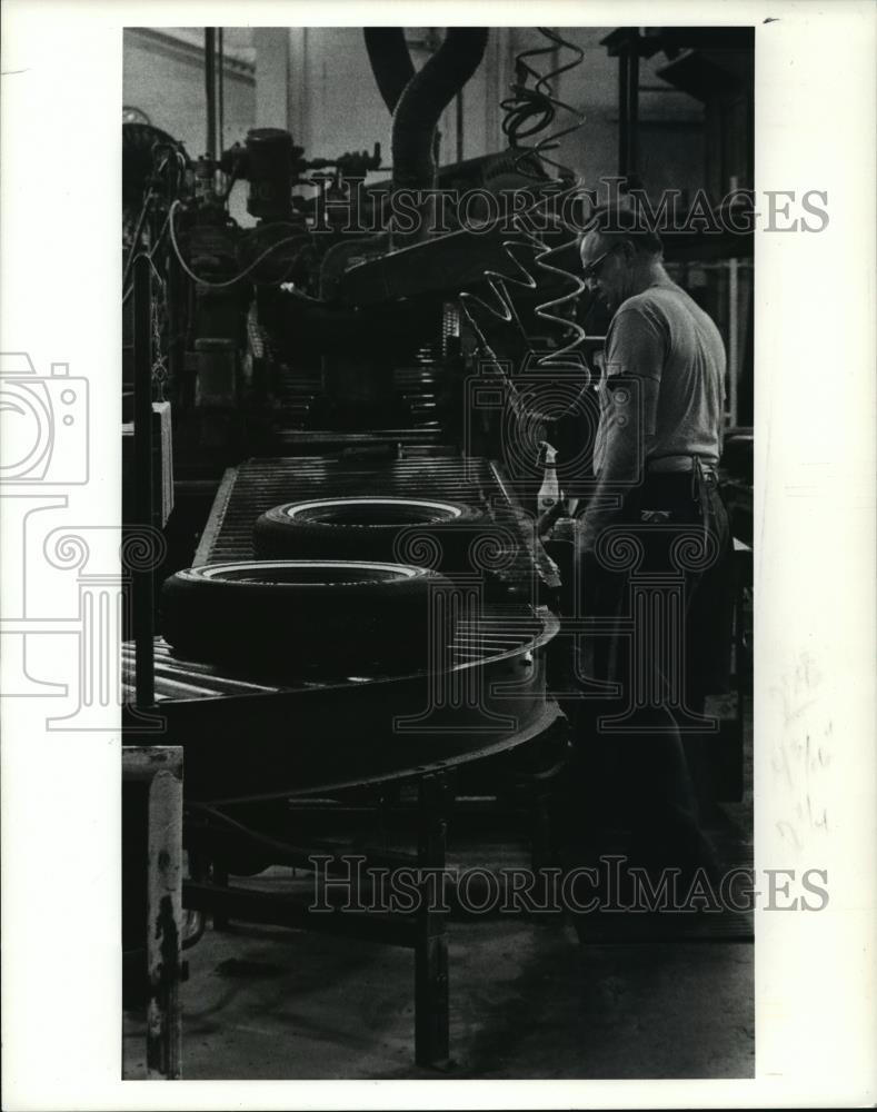 1990 Press Photo Cooper Tires Findley Ohio - cvb71865 - Historic Images