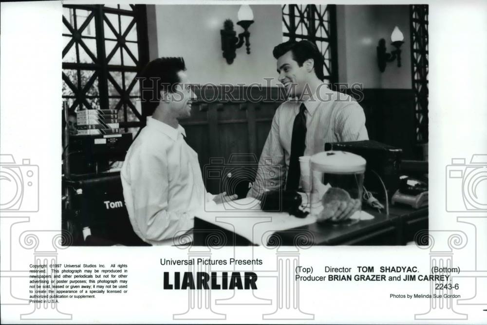 1997 Press Photo Producer Brian Grazer and Jim Carrey of LiarLiar - cvb68384 - Historic Images