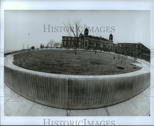 1993 Press Photo American Immigrant Wall of Honor at Ellis Island, New York City - Historic Images