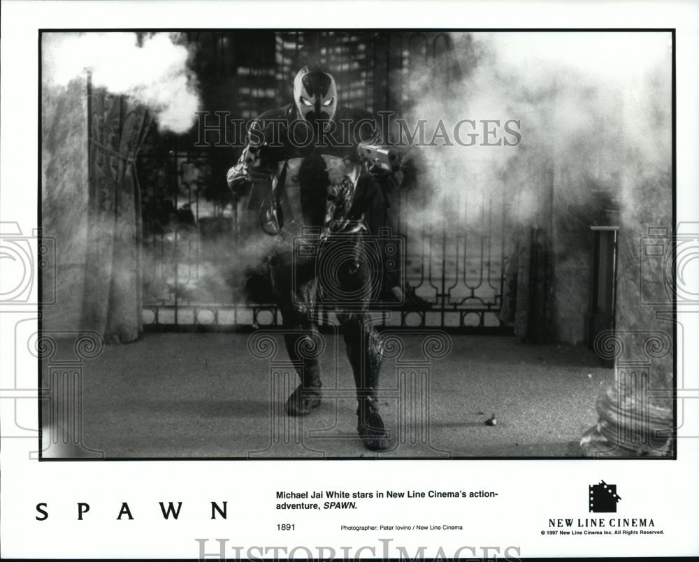 Press Photo Michael Jan White stars in New Line Cinema's action adventure SPAWN - Historic Images