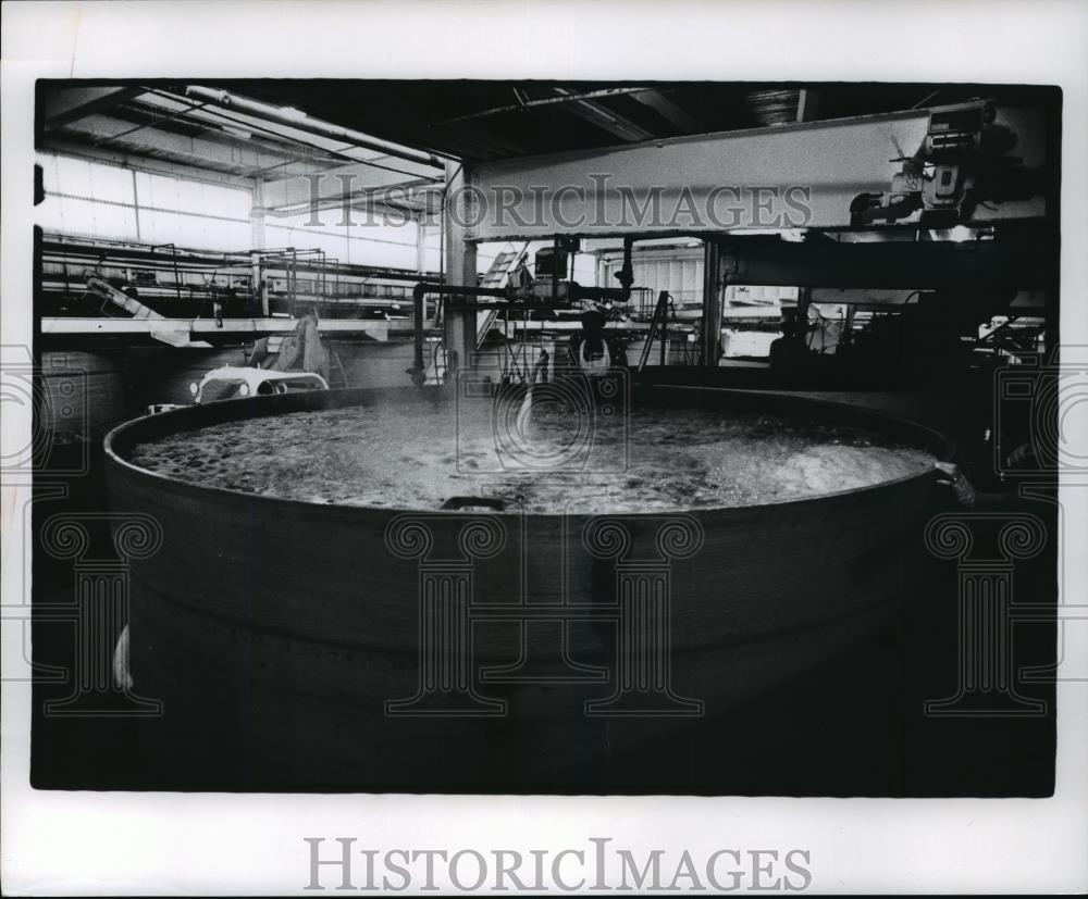 1974 Press Photo J.M.S. Mucker Co., Pickle Div., Medina, O. - cvb70992 - Historic Images