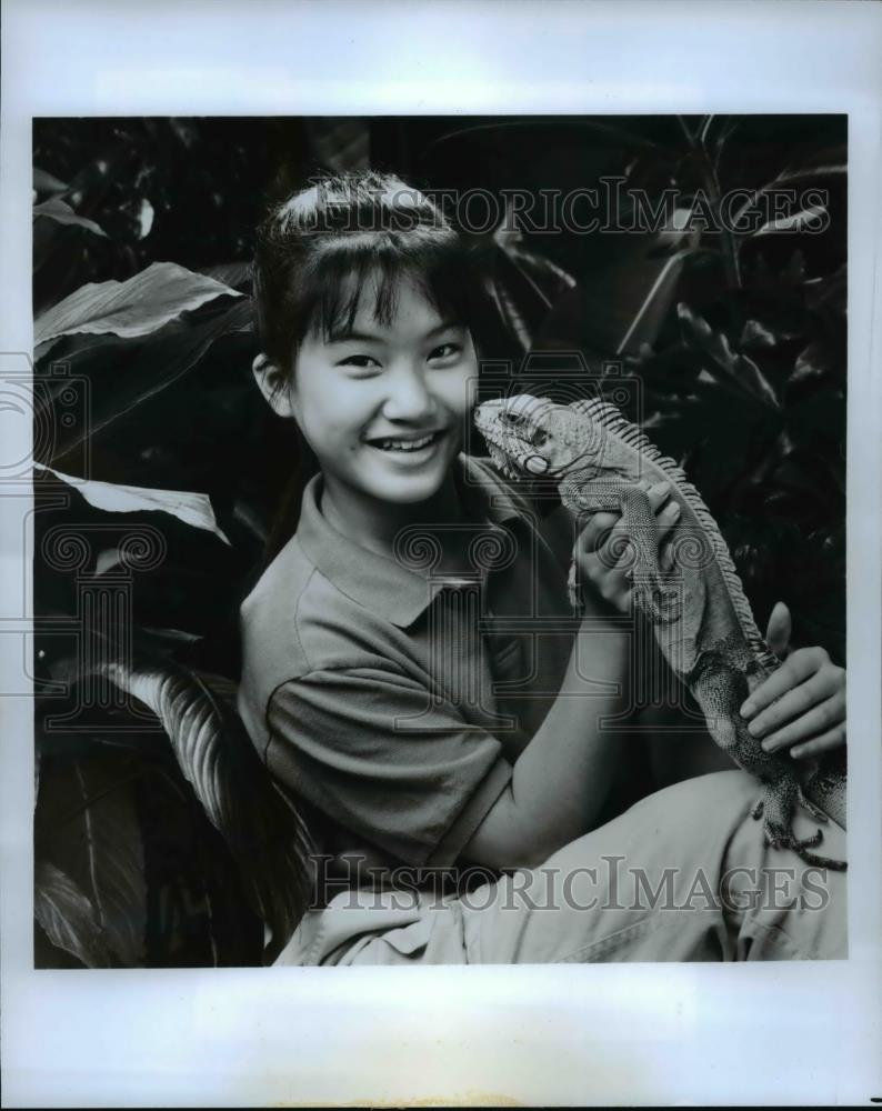 Press Photo Stephanie Yu, 14 year old host of the science series 3-2-1 Contact - Historic Images