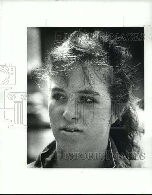 1988 Press Photo Torry McJunkins talks about CSU ruling  - cvb72549 - Historic Images